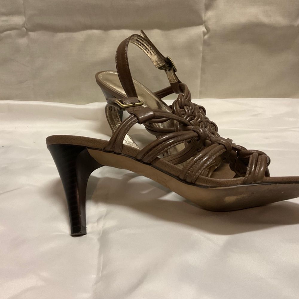 Ann Taylor LOFT, Icing Knotted Heel, Brown, 6.5M - Picture 2 of 6